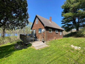 93 Arnold Rd, Pittston, ME 04345