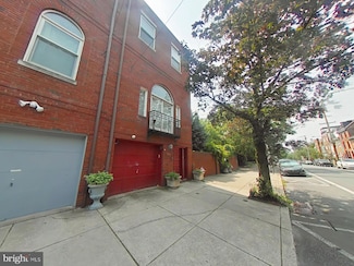 793 S Front St, Philadelphia, PA 19147