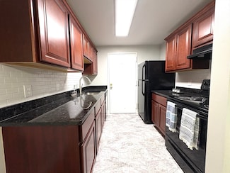 23 Village Rock Ln Unit 24, Natick, MA 01760