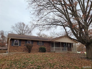 2 Lake Dr, Moro, IL 62067