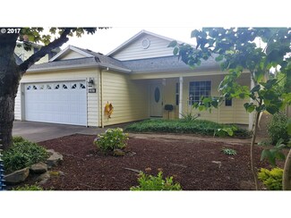 3367 4th St, Hubbard, OR 97032