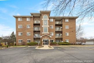 941 N Swift Rd Unit 204, Addison, IL 60101