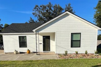 1220 Eugene St, Port Neches, TX 77651
