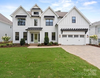 6906 Providence Ln W, Charlotte, NC 28226