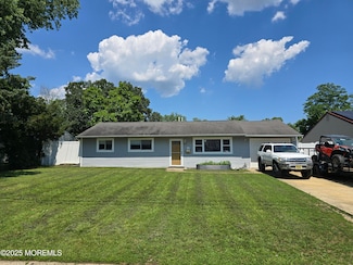 10 Colgate Dr, Toms River, NJ 08757
