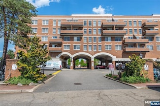 41 Iron Forge Square, Pompton Lakes, NJ 07442