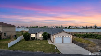 1102 S Eastlake Dr, Moses Lake, WA 98837