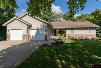 2327 2327 Northridge Dr, North Mankato, MN 56003
