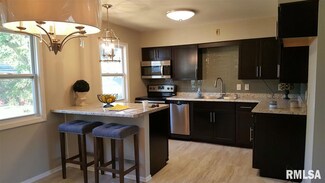 1910 Bellevue Ave, Bettendorf, IA 52722