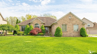 26589 Hawthorne Blvd, Flat Rock, MI 48134