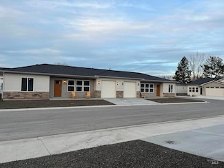 1215 Phillips Cir, Ontario, OR 97914