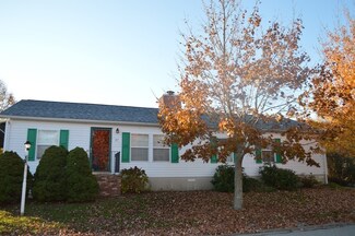27 Hummingbird Ln, Tiverton, RI 02878