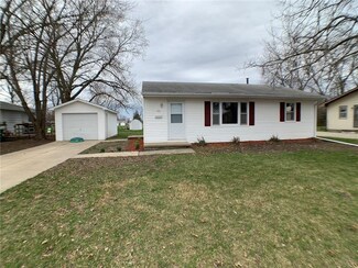 1116 S W St, Winterset, IA 50273