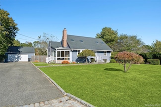 15 Cedar St, Center Moriches, NY 11934