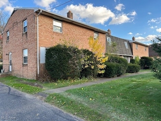 1286 N Chapel St Unit 5, Louisville, OH 44641