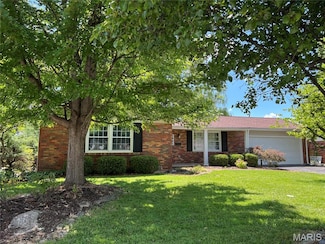 2941 Elmcrest Dr, Saint Charles, MO 63301