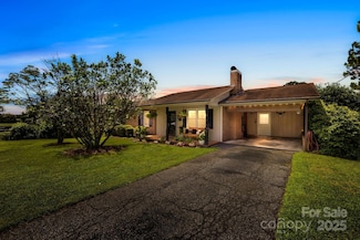 636 Hillcrest St, Hudson, NC 28638