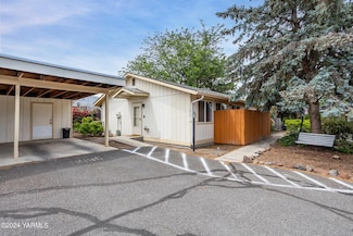 318 N 18th Ave, Yakima, WA 98902
