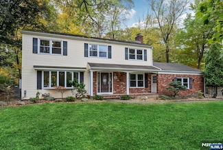 20 Dogwood Dr, Allendale, NJ 07401