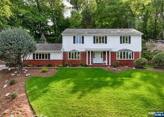 69 Cider Mill Rd, Hawthorne, NJ 07506