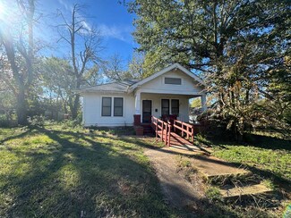 941 S Royall St, Palestine, TX 75801
