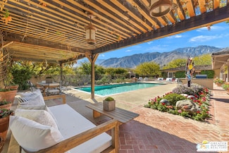 1850 Smoke Tree Ln, Palm Springs, CA 92264