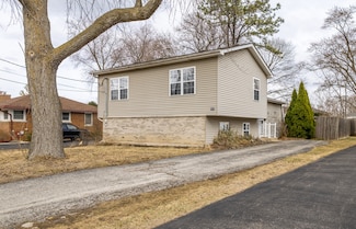 337 S Lake St, Grayslake, IL 60030