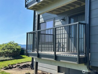 3320 Narrows View Ln NE Unit 104, Bremerton, WA 98310