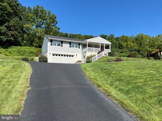 227 Mountain Rd, Boyertown, PA 19512