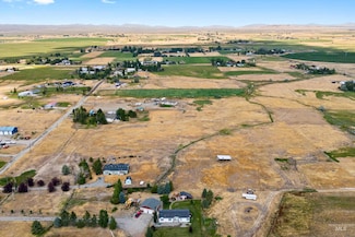 382 N 120 E, Shoshone, ID 83352