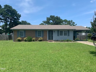 5574 Heather St, Hope Mills, NC 28348