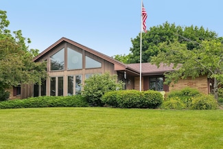 S46W22428 Tansdale Rd, Waukesha, WI 53189