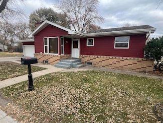 634 S Wells St, Aberdeen, SD 57401