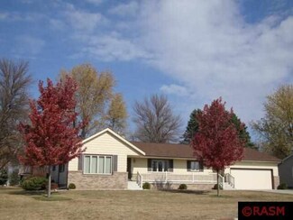 402 6th St, Nicollet, MN 56074