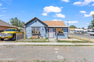 702 S Naches Ave, Wapato, WA 98951