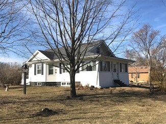103 Water St, Center Point, IA 52213