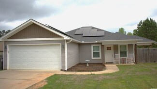 541 Wisteria Dr, Bauxite, AR 72011