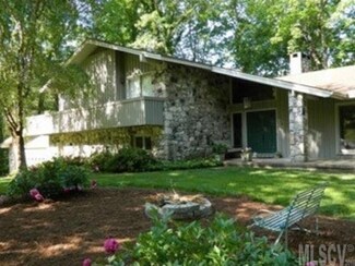 1540 Mountain Circle Dr, Lenoir, NC 28645
