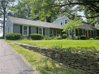 830 Blueberry Hill Dr, Canfield, OH 44406