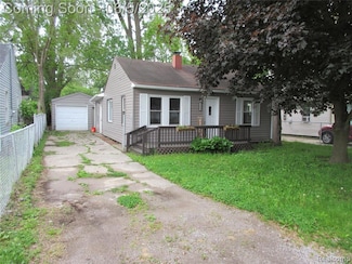 2220 E Bergin Ave, Burton, MI 48529