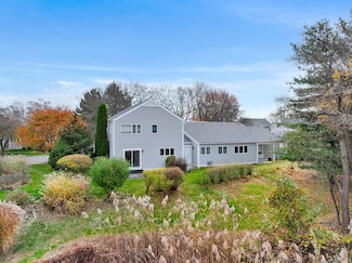 97 Field Point Dr, Fairfield, CT 06824
