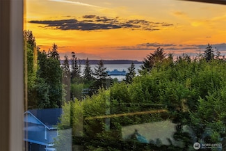 1130 5th Ave S Unit 100, Edmonds, WA 98020