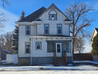 106 S Minnesota St, Crookston, MN 56716