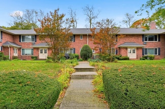 131 Edmunton Dr Unit G14, North Babylon, NY 11703