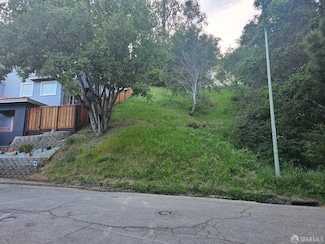 7003 Buckingham Blvd, Oakland, CA 94705