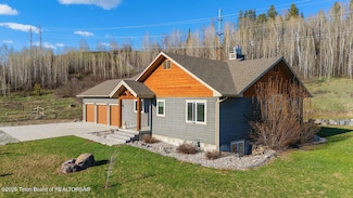 660 Buffalo Dr, Alpine, WY 83128