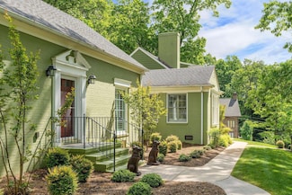 104 Woodland Dr, Staunton, VA 24401