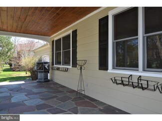 2 Glenview Ave, Berlin, NJ 08009