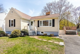 31 7th St, Stoughton, MA 02072