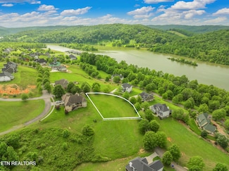 134 Pineberry Rd E, Oak Ridge, TN 37830